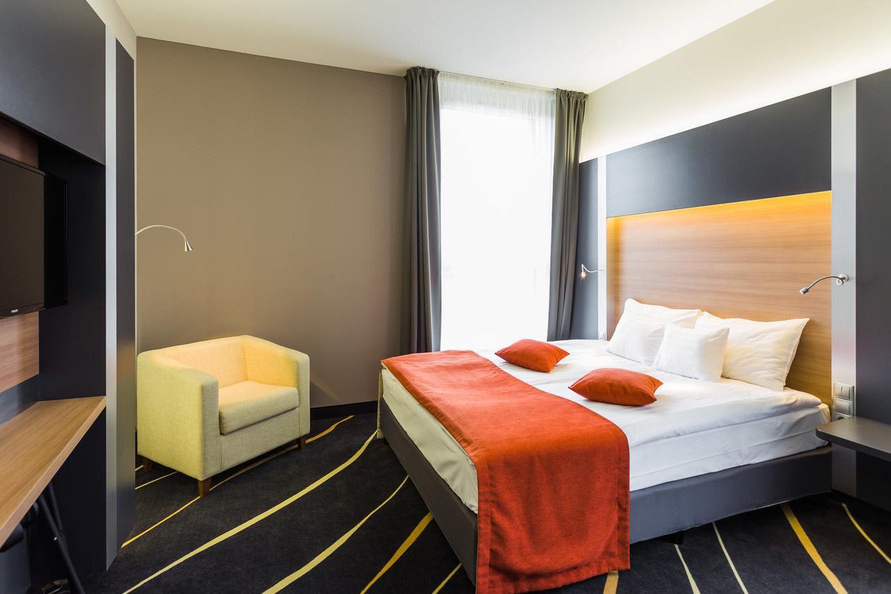 เบสต์ เวสเทิร์น พลัส เลคไซด์ โฮเต็ล Hotel เซแกชแฟเฮร์วาร์ ภายนอก รูปภาพ