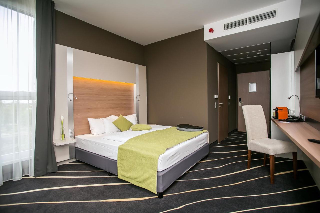เบสต์ เวสเทิร์น พลัส เลคไซด์ โฮเต็ล Hotel เซแกชแฟเฮร์วาร์ ภายนอก รูปภาพ